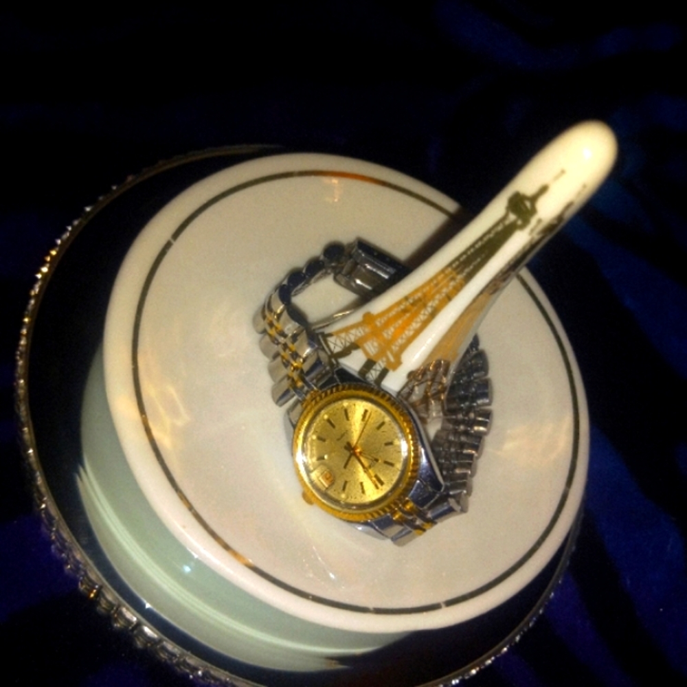 Vintage Timex Quartz movement Stainless Steel & Gold Tone Oyster Band & Indiglo